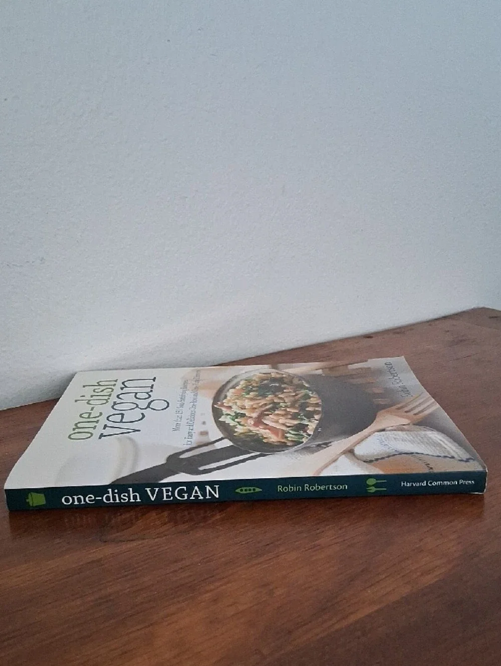 One-Dish Vegan Cookbook by - Robin Robertson - Paperback